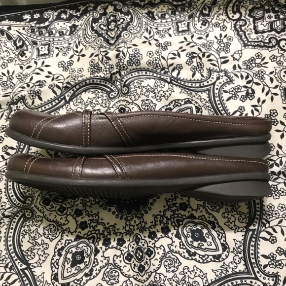 Michelle D Leather Flats - Picture 5 of 8